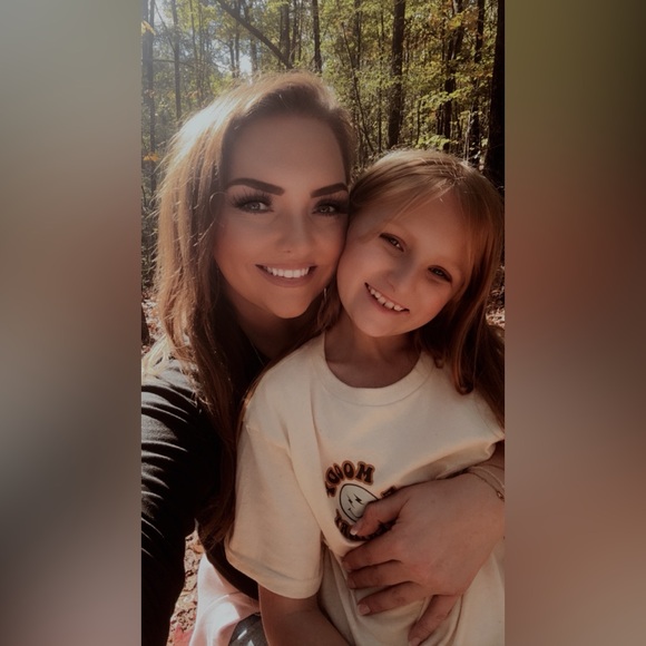 Meet your Posher, Jen!🌟 - Picture 7 of 15